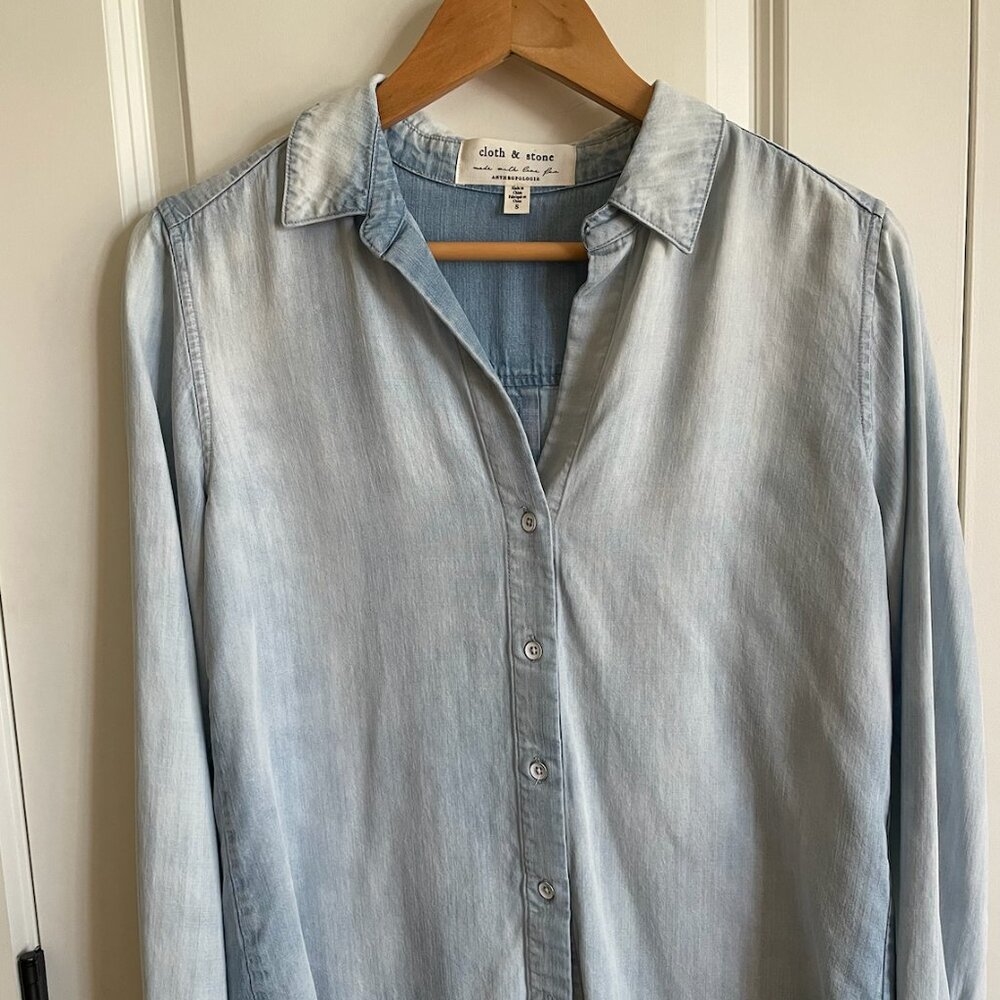 Cloth & Stone Chambray Button Down Top